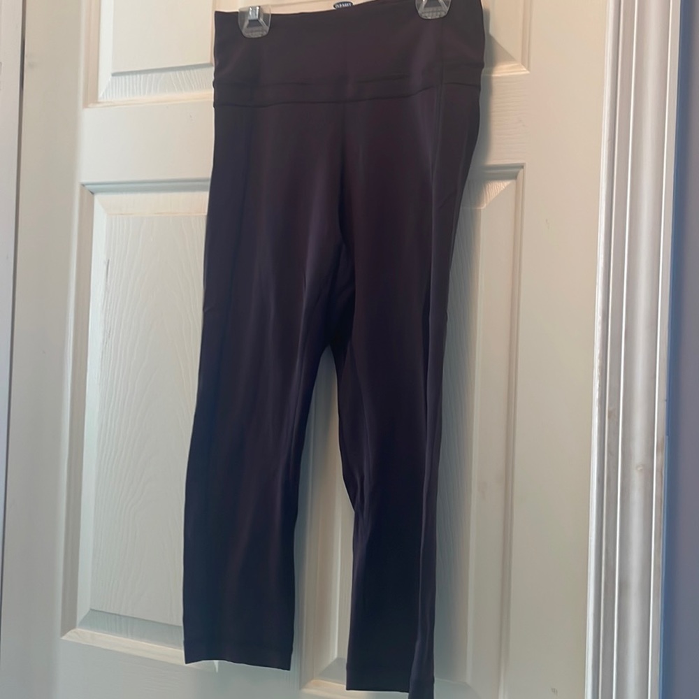 Lululemon cropped leggings. Great condition.